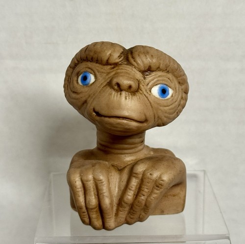 Figurine 1982 universal - figurine,